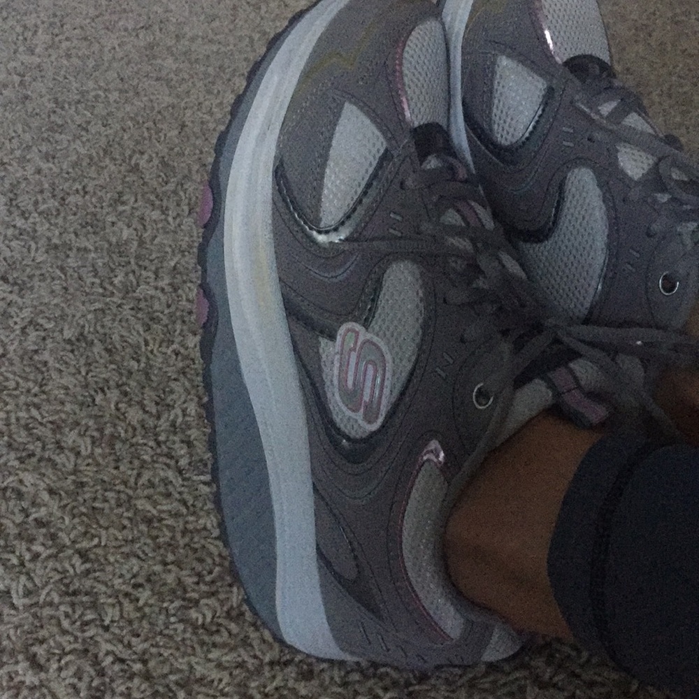 Skechers  Shape Ups size 8.5us good condition!